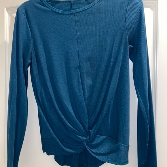 Blue long sleeve workout top with knot in front - Picture 1 of 1